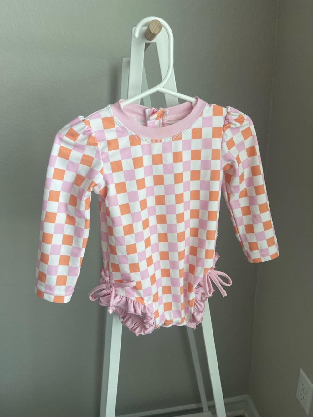 Caden Lane One-piece
Rashguard Orange|Pink Baby Girls
12-18 Months